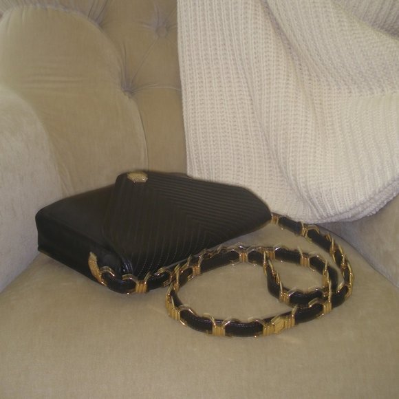 VTG Auth REVILLON PARIS Chevron Quilted RARE COLLECTOR'S Medallion Shoulder Bag - Picture 5 of 10